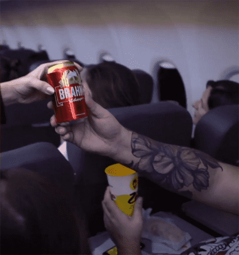 Zé Delivery entrega cerveja para passageiros da Gol