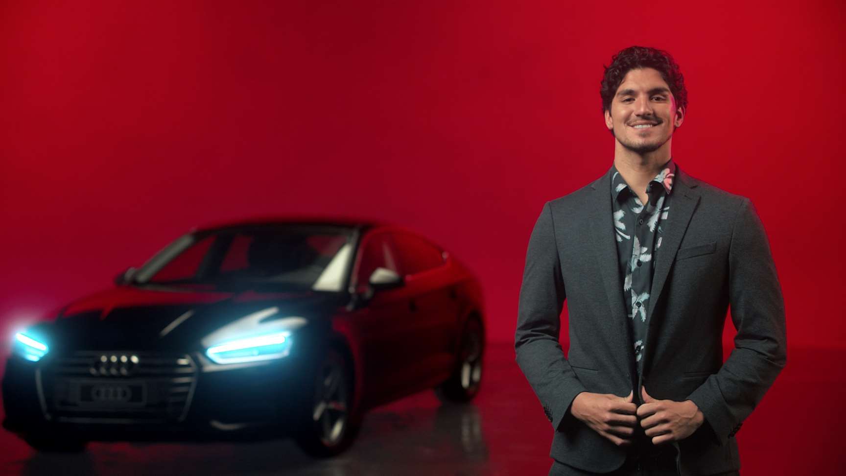 Gabriel Medina estreia em campanha da Audi do Brasil