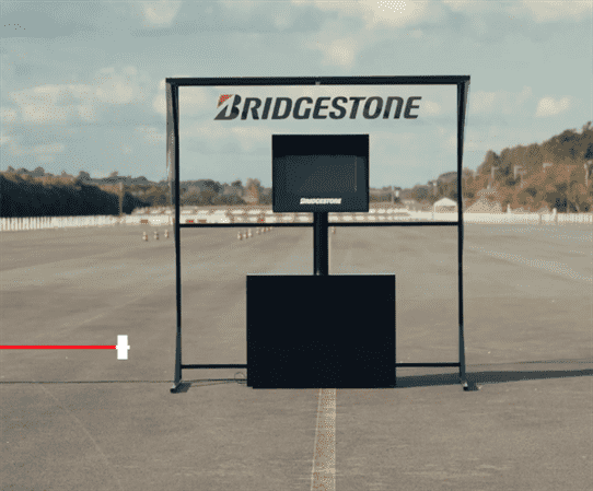Bridgestone inova e VAR em nova campanha