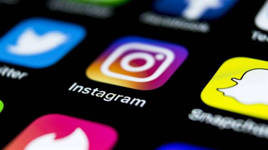 Nota: Facebook e Instagram proíbem emojis com conotação sexual