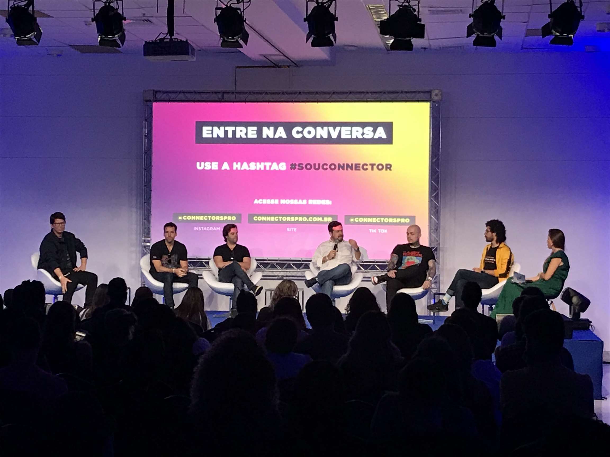 O que foi discutido no Connectors: O futuro da internet, podcasts e grandes causas
