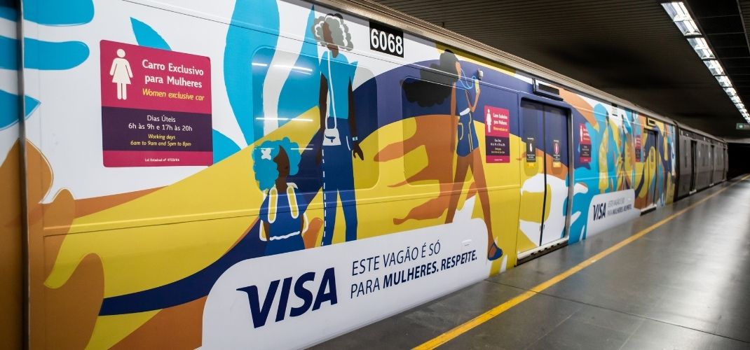 Visa e MetrôRio convidam artistas e mudam sinalização dos carros das mulheres