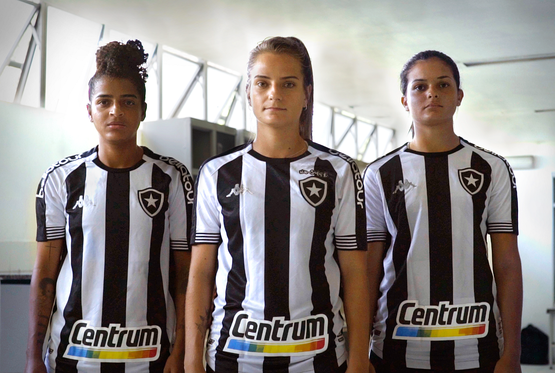 Centrum inova e reestampa uniforme do Botafogo para o time feminino