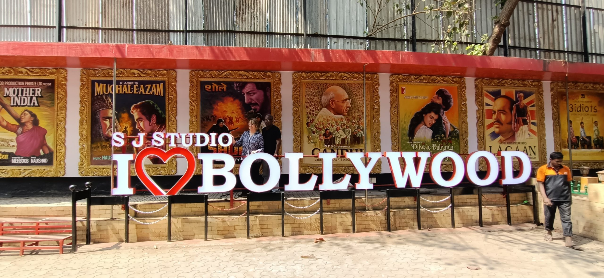 Bollywood: filmes comprados pela Netflix e Disney + Hotstar