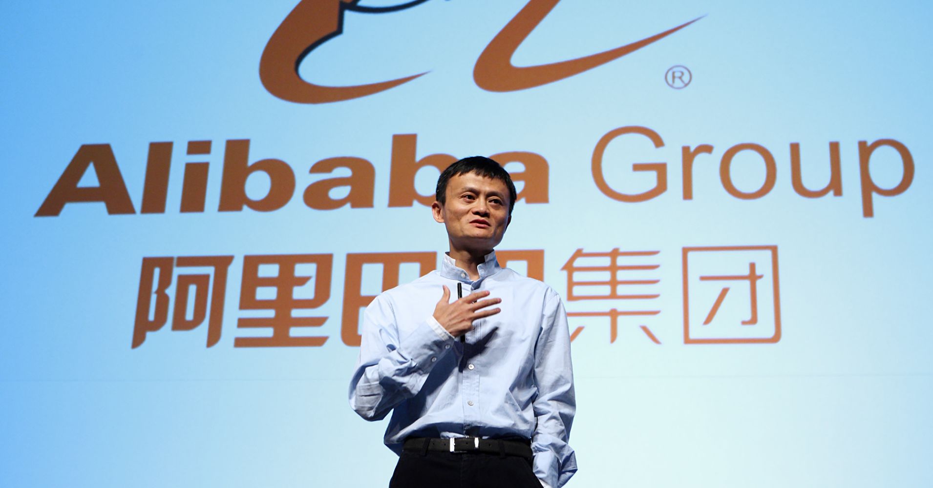 Alibaba é multado em US$ 2,8 bilhões e ações disparam
