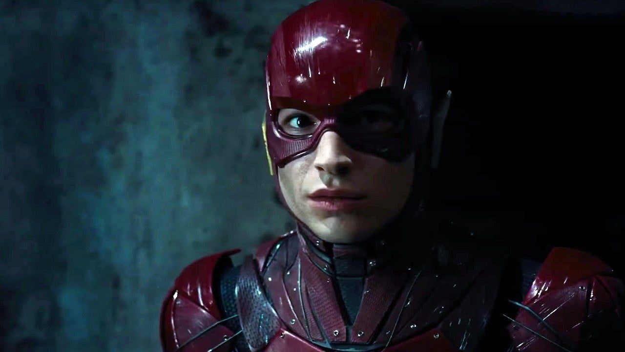 Diretor de filme do The Flash mostra roupas dos heróis