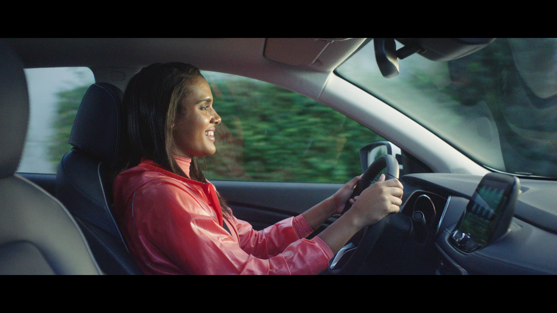 Chevrolet Tracker traz mulheres no comando em nova campanha