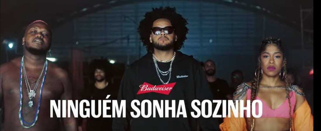 Emicida, Djonga e Drik Barbosa estrelam campanha da Budweiser