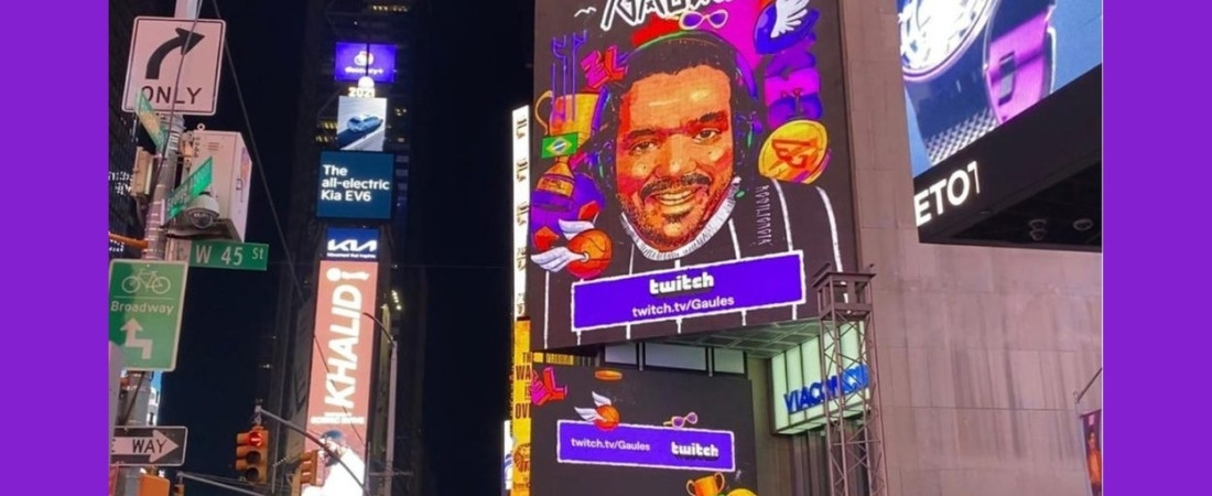 Gaules anuncia renovação de contrato com a Twitch na Times Square