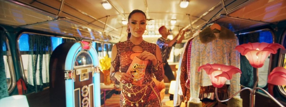 Cheetos reforça identidade através de filme com Anitta