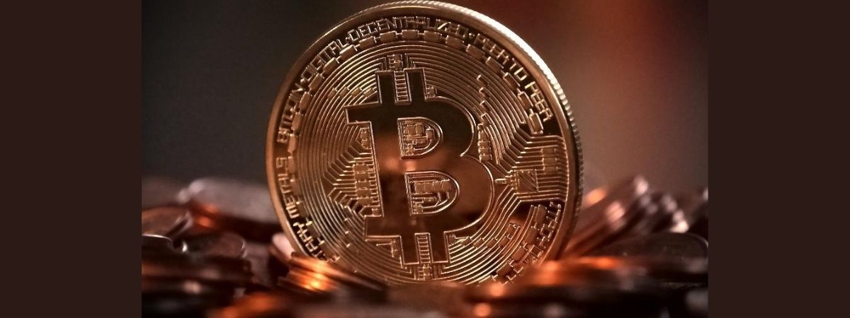 Bitcoin volta a subir enquanto traders perdem US$ 1 bi com stablecoin