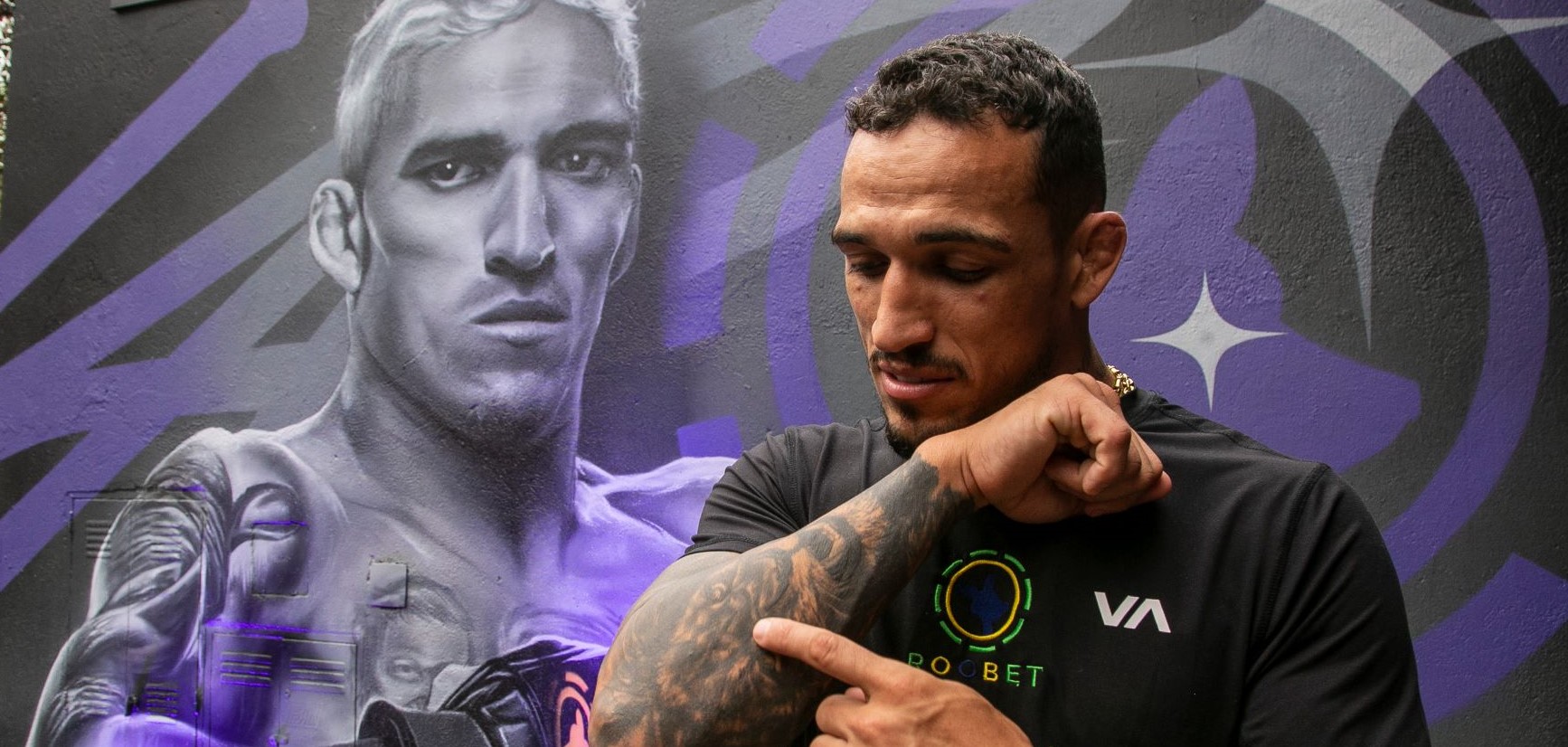 Lutador de UFC Charles do Bronx ganha grafite e homenagem de fãs em São Paulo