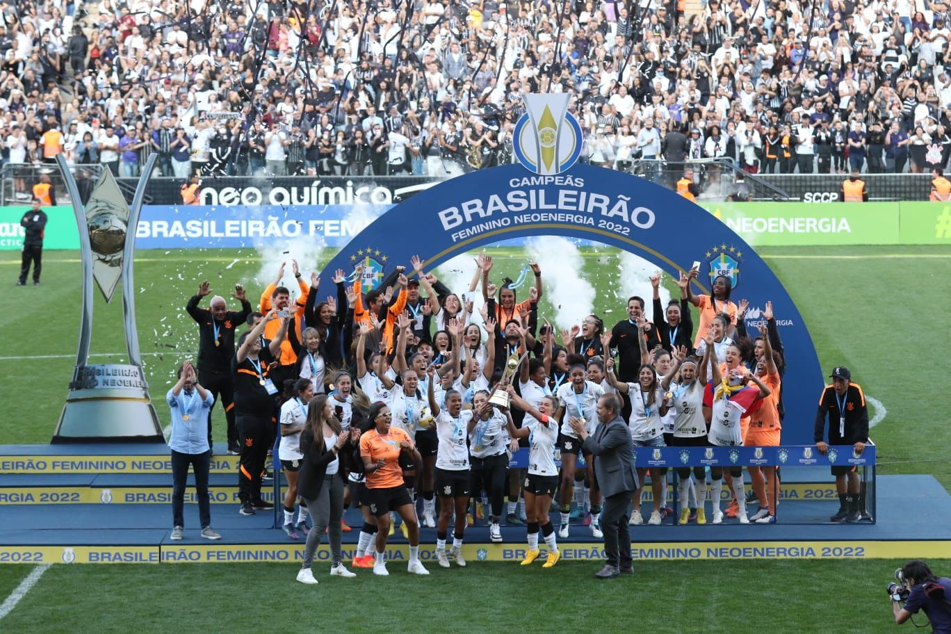 Tetracampeonato do futebol feminino do Corinthians é lição de gestão e marketing