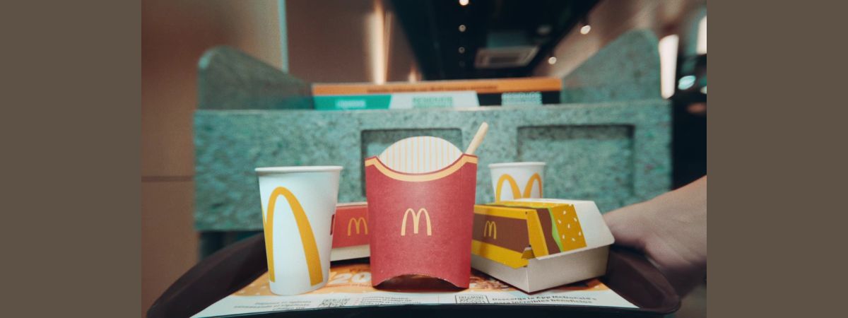 McDonald’s aposta no poder da escala de sua operação para mostrar que “Mudando um pouco, mudamos muito” em nova campanha