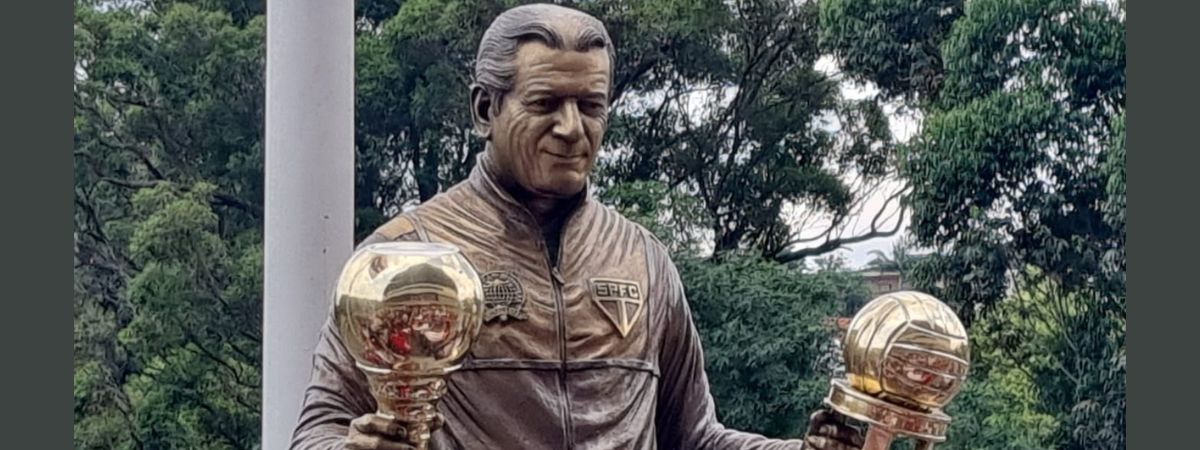 Brahma e São Paulo inauguram estátua em homenagem ao técnico Telê Santana
