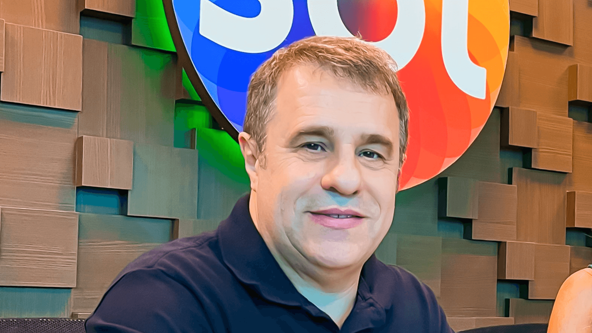 Após 43 anos na emissora, Fernando Pelegio deixa o SBT