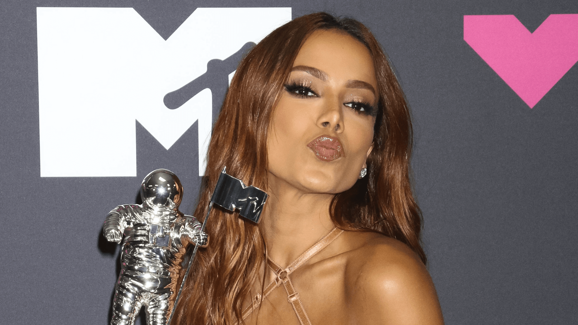 Anitta faz história ao vencer o VMA pela segunda vez como Melhor Artista Latino