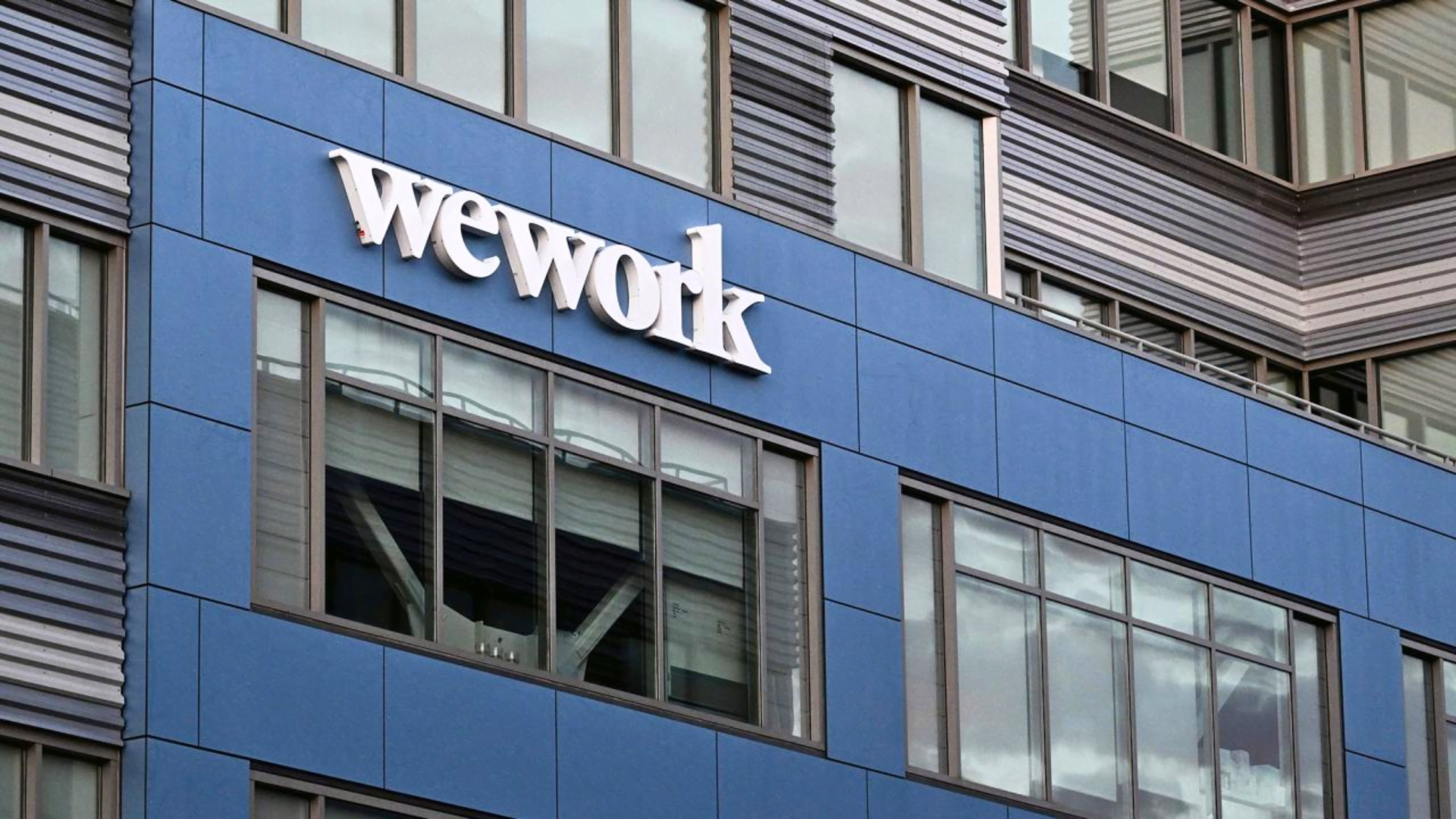 Após reviravoltas, WeWork busca proteção em pedido de falência nos EUA