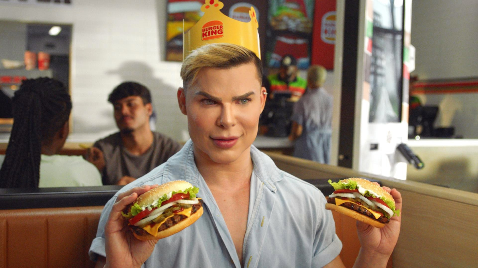 Burger King brinca e compara exagero na harmonização facial com nova promoção
