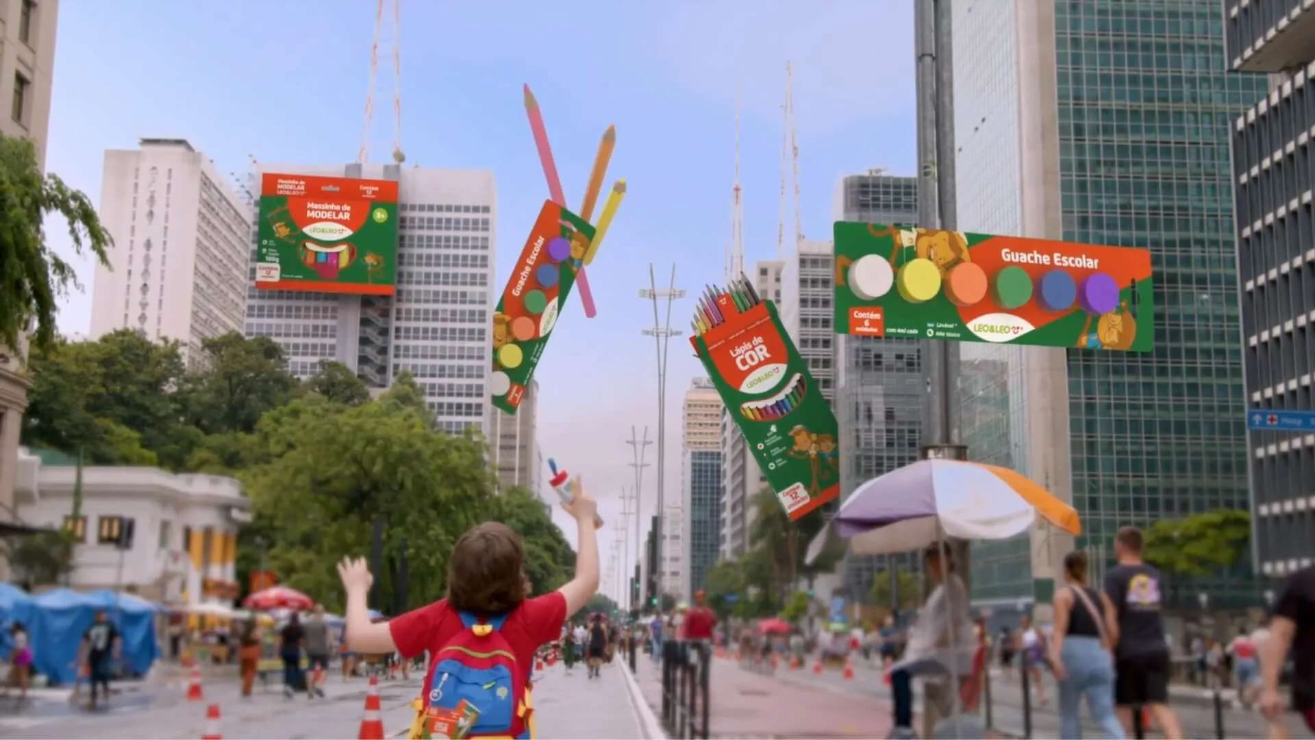 Leo&Leo transforma Avenida Paulista com elementos 3D para volta às aulas