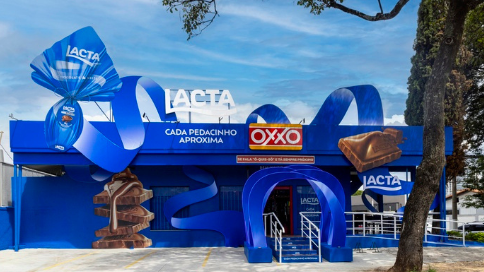 Lojas OXXO recebem novo conceito visual em parceria com KitKat e Lacta na Páscoa