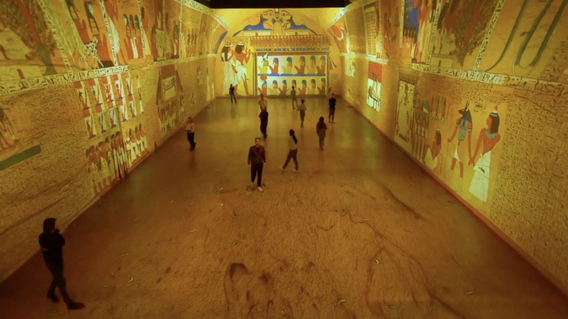Exposição de Tutankamon, com tecnologia imersiva, alcança 40 mil visitantes