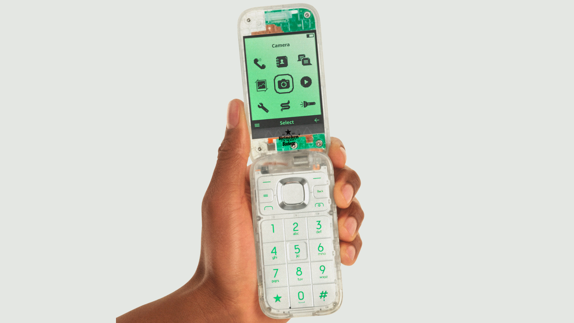 Heineken e Bodega lançam ‘The Boring Phone’ para desconectar e promover interações reais