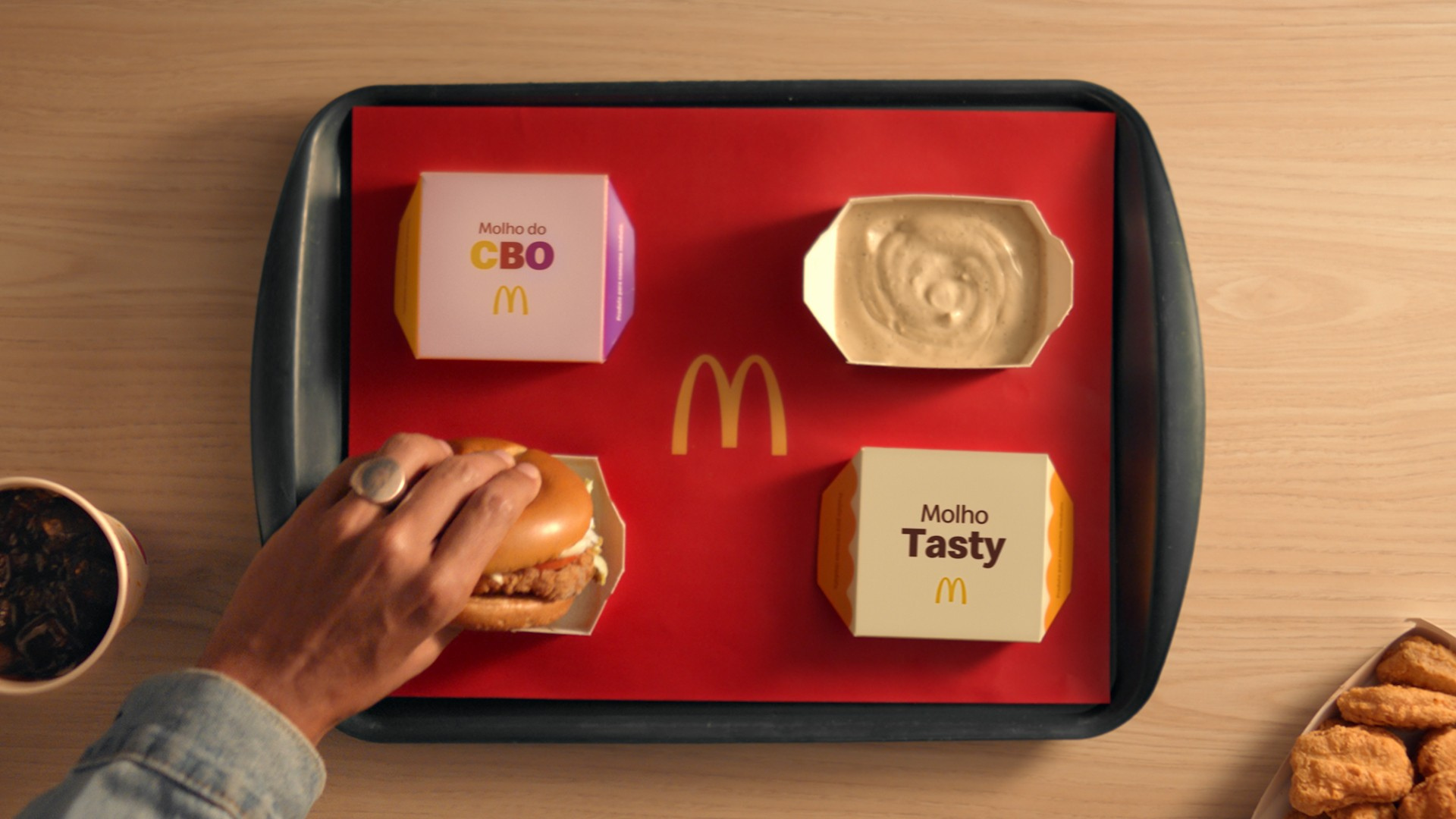 No ritmo do funk, McDonald's lança 'Quadradão' dos molhos CBO e Tasty 