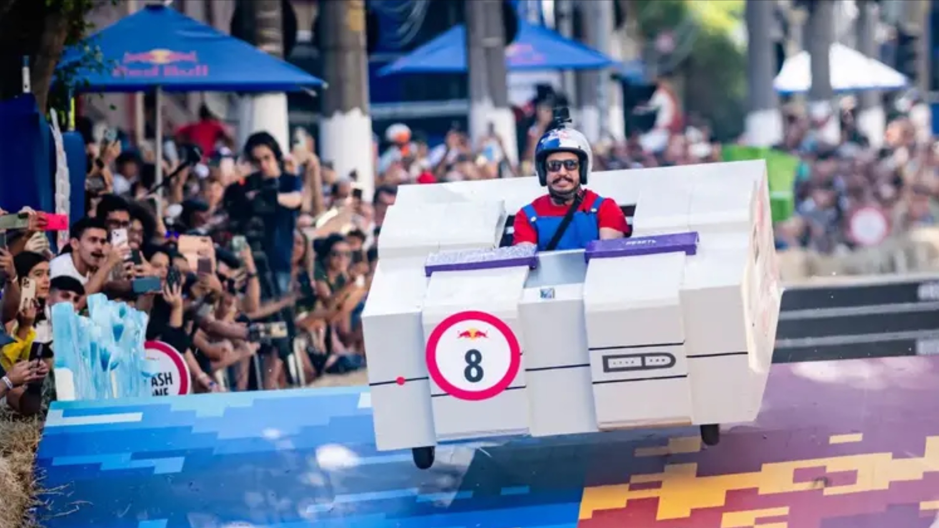 “Super Nuintendo” domina Red Bull Ladeira Abaixo: fotos mostram criatividade dos competidores