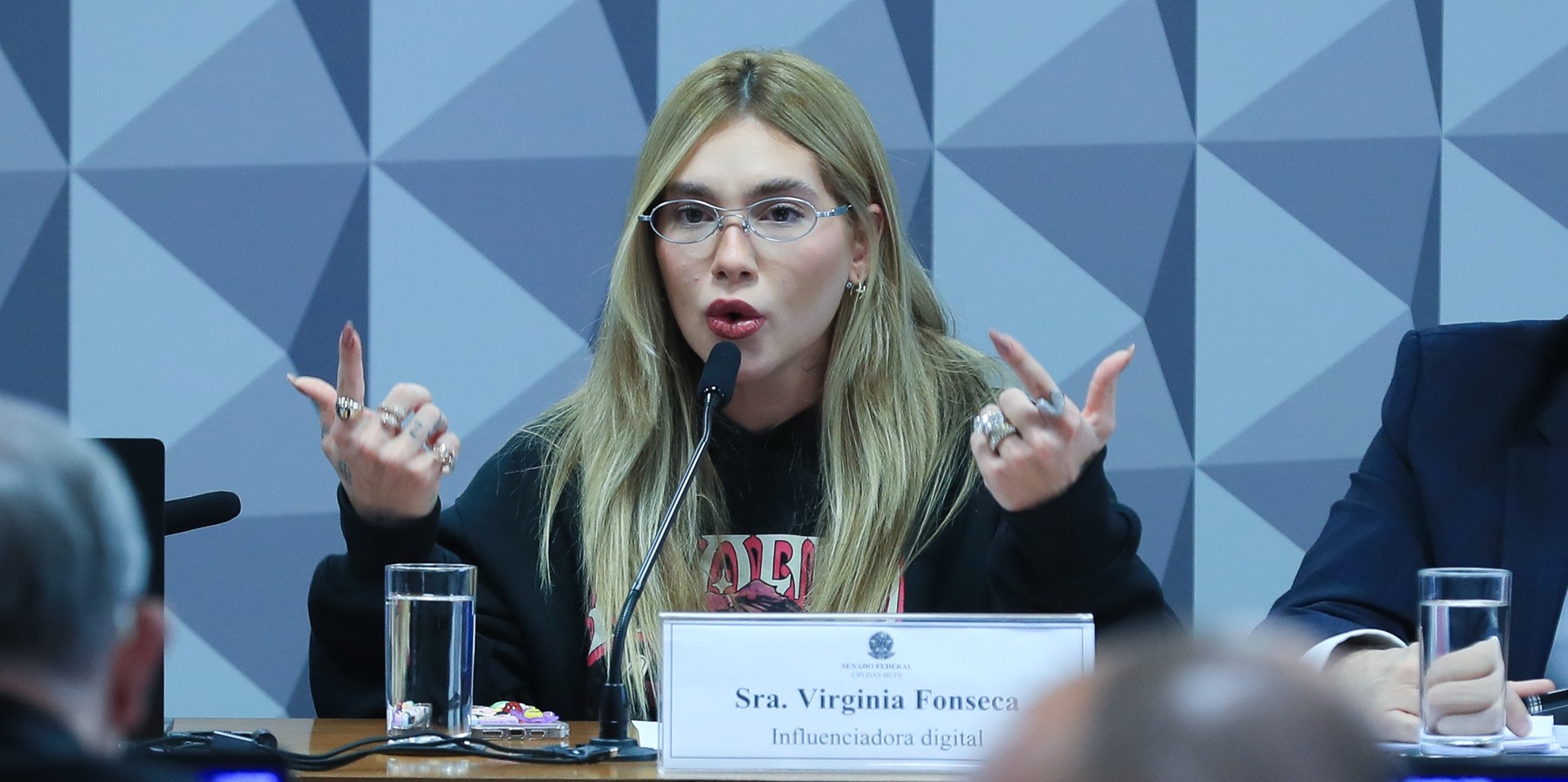 Virginia na CPI: memes e análises marcam presença da influencer