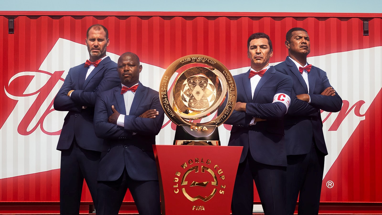 Budweiser traz lendas da zaga para proteger troféu do Mundial