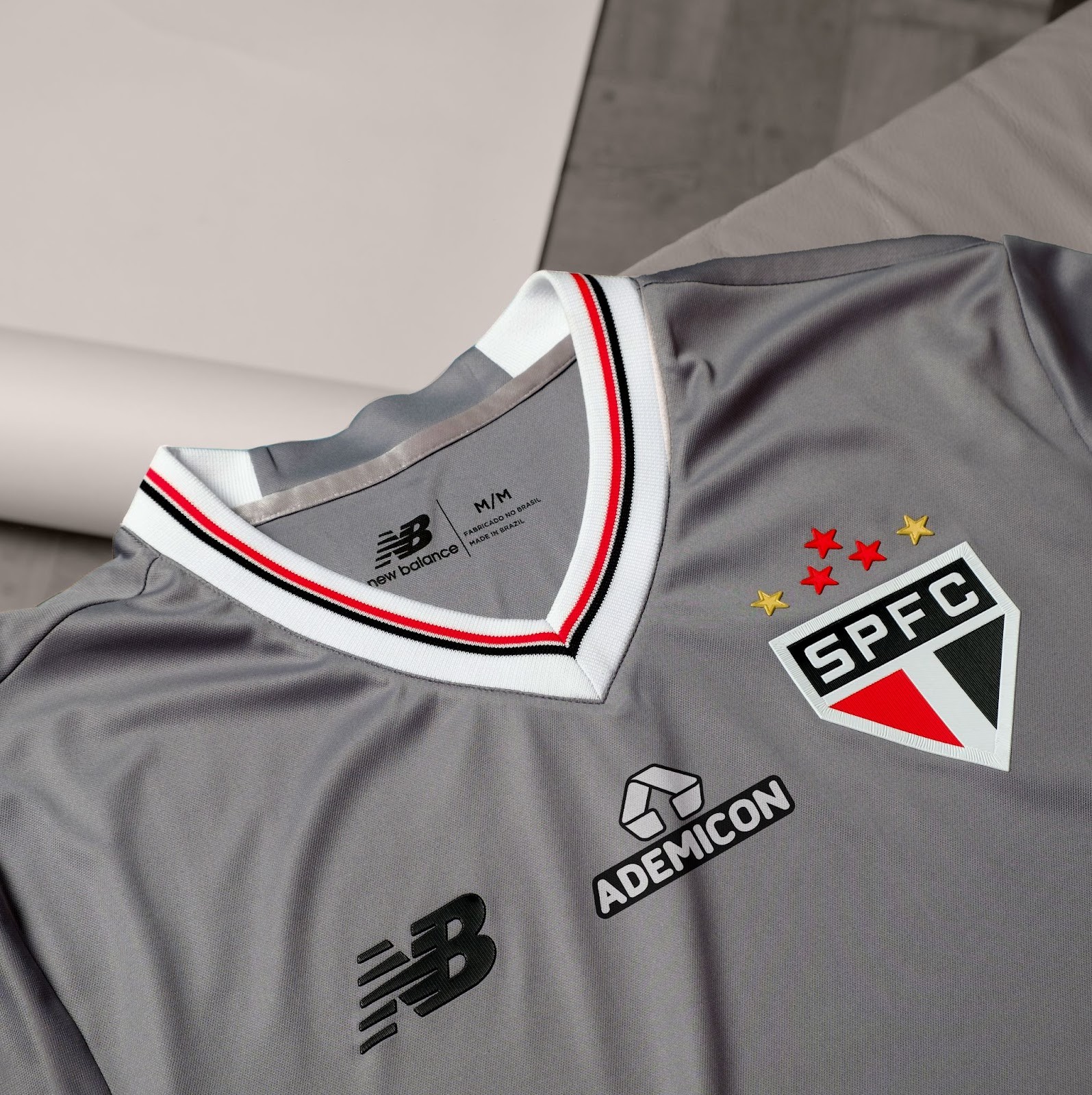 New Balance lança camisa cinza do São Paulo