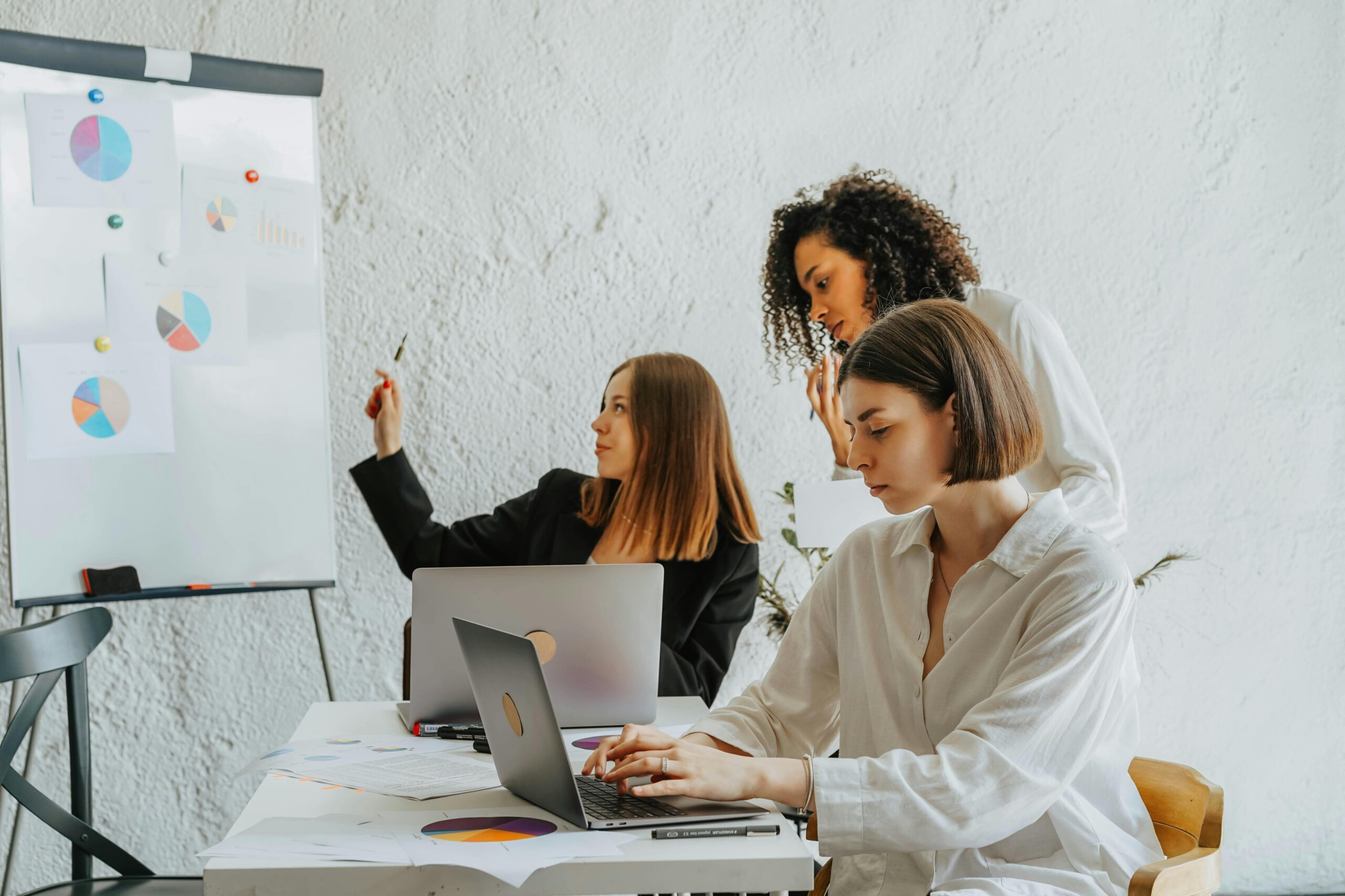 Mais de 70% das mulheres veem falta de equidade profissional