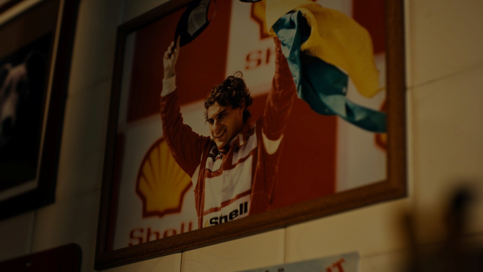 Shell V-Power lança campanha em parceria com marca Senna
