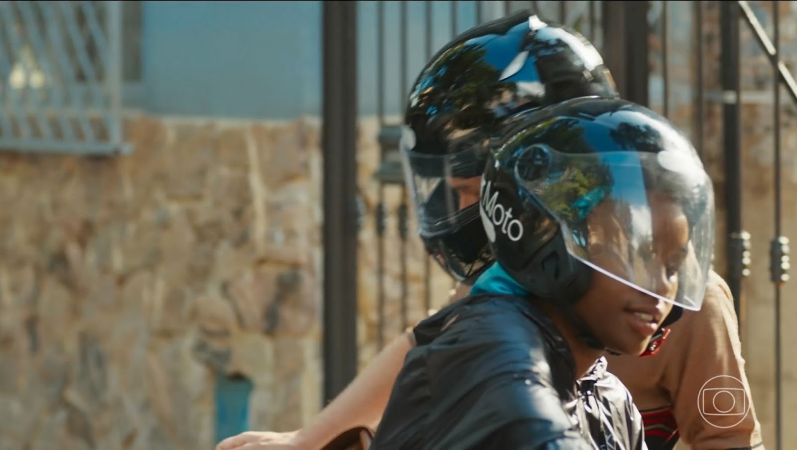 Uber Moto entra em cena em ‘Vale Tudo’ com personagem motociclista